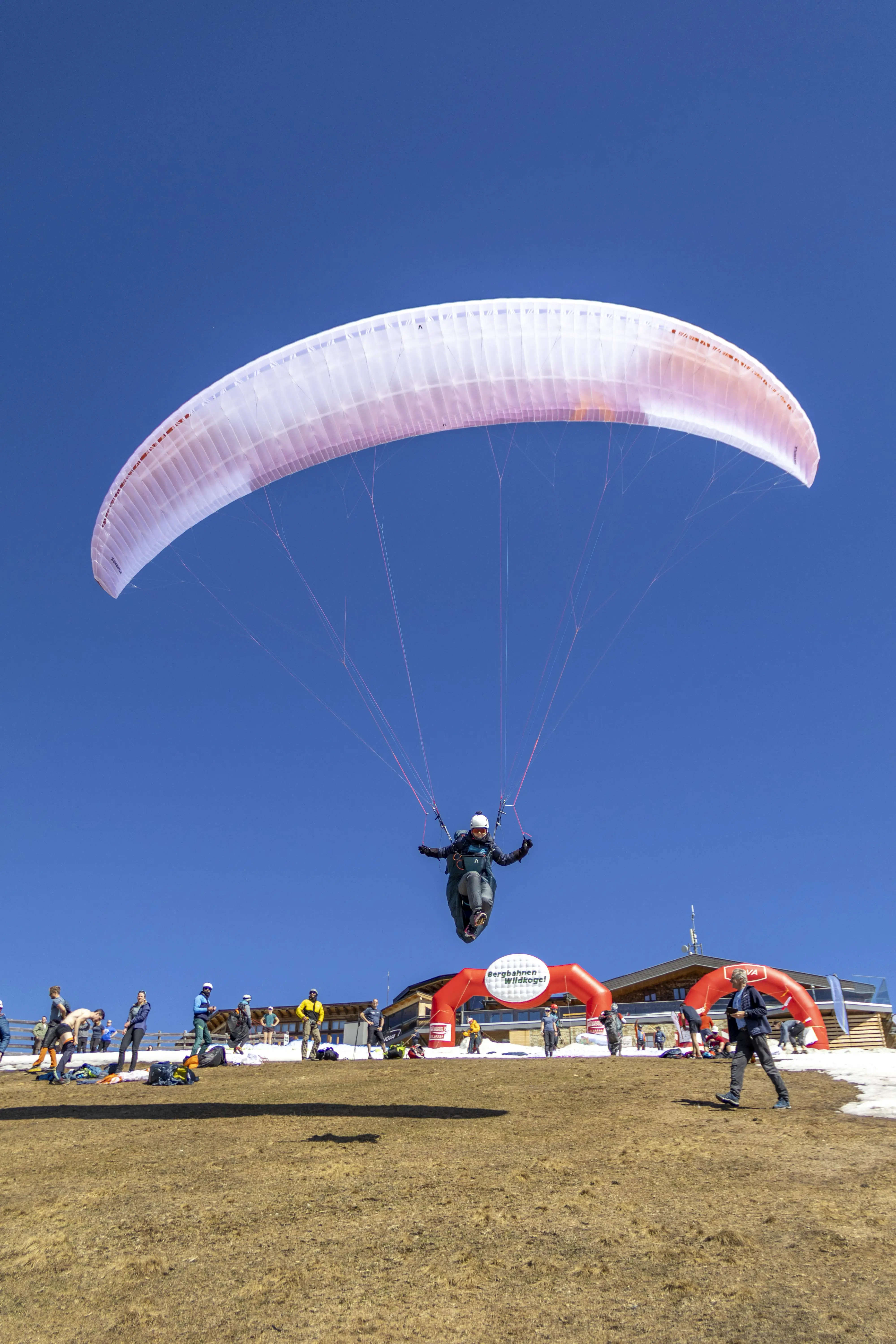 Paragleiter Start vom Wildkogel